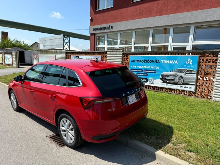 JR Auto Autopožičovňa Škoda Scala červená 3