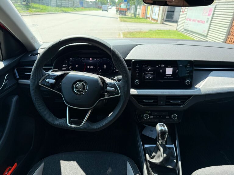 JR Auto Autopožičovňa Škoda Scala interiér